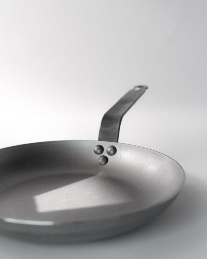De Buyer Carbon Steel 9" Omelet Pan