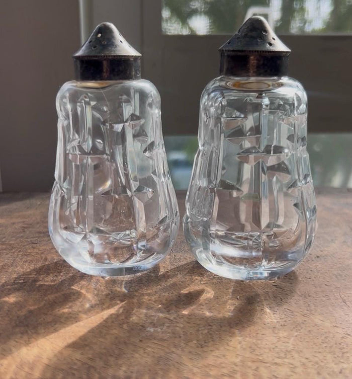 Elegant Waterford Crystal Kelsey Salt And Pepper Shakers With Silver Plated Lids. Table Accents