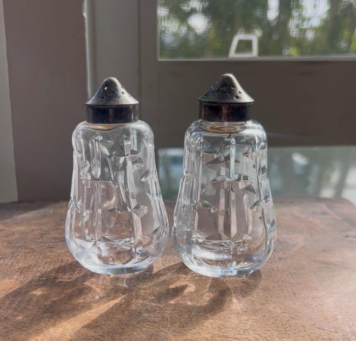 Elegant Waterford Crystal Kelsey Salt And Pepper Shakers With Silver Plated Lids. Table Accents