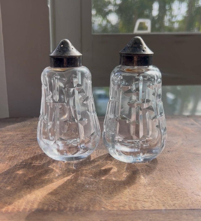 Elegant Waterford Crystal Kelsey Salt And Pepper Shakers With Silver Plated Lids. Table Accents