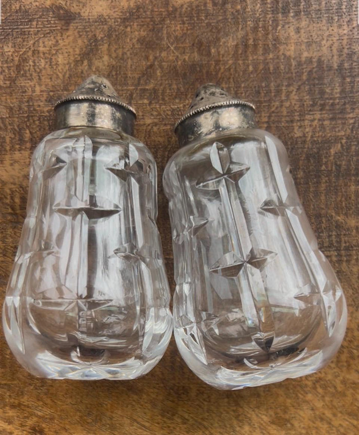 Elegant Waterford Crystal Kelsey Salt And Pepper Shakers With Silver Plated Lids. Table Accents