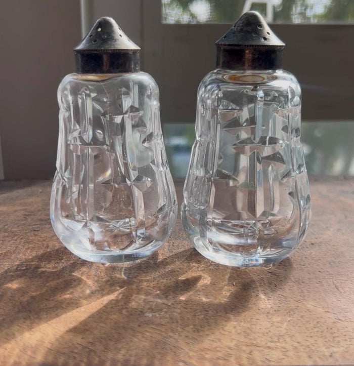 Elegant Waterford Crystal Kelsey Salt And Pepper Shakers With Silver Plated Lids. Table Accents