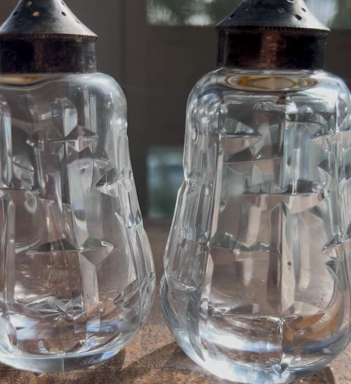 Elegant Waterford Crystal Kelsey Salt And Pepper Shakers With Silver Plated Lids. Table Accents