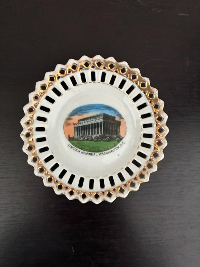 Washington Monument and Lincoln Memorial Souvenir Plates With Reticulated Open Lace Gold Edges.