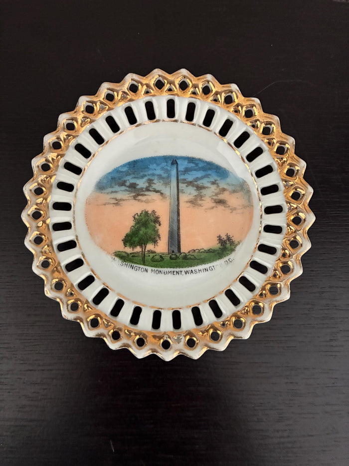 Washington Monument and Lincoln Memorial Souvenir Plates With Reticulated Open Lace Gold Edges.